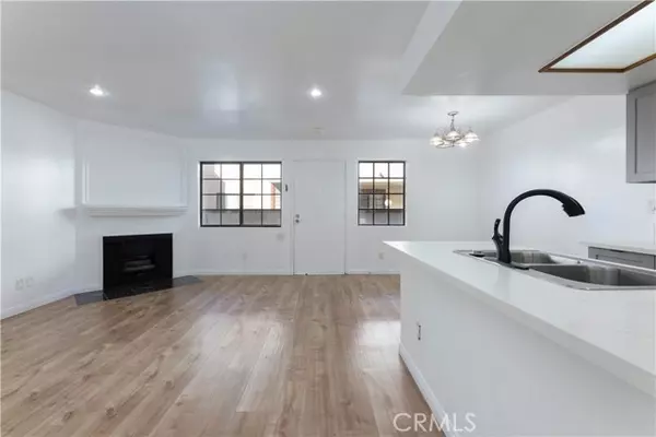 Van Nuys, CA 91406,15946 Vanowen ST 103