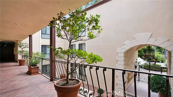 Palos Verdes Estates, CA 90274,2525 Via Campesina 301