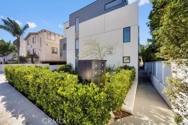 615 Aviation WAY, Manhattan Beach, CA 90266