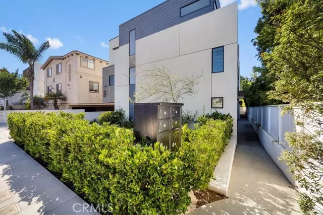 615 Aviation WAY, Manhattan Beach, CA 90266
