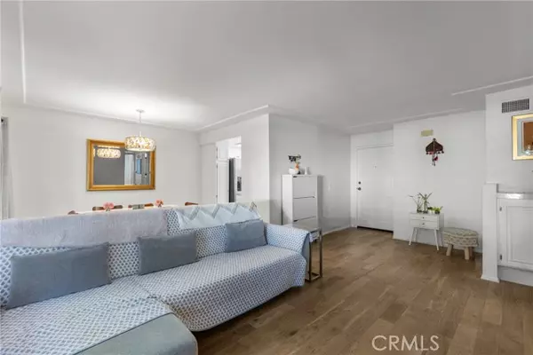 Sherman Oaks, CA 91423,4859 Coldwater Canyon AVE 4