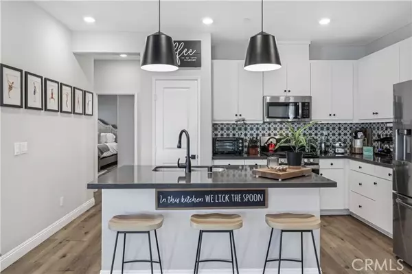 Fontana, CA 92336,5604 Altamura WAY 11