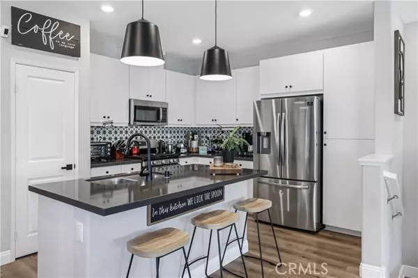 Fontana, CA 92336,5604 Altamura WAY 11