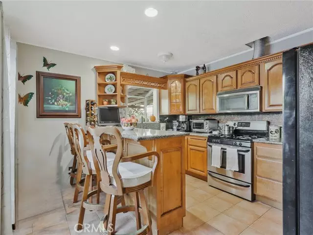 South Gate, CA 90280,5151 Wood AVE