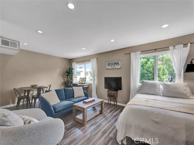 11813 Runnymede ST 44, North Hollywood, CA 91605