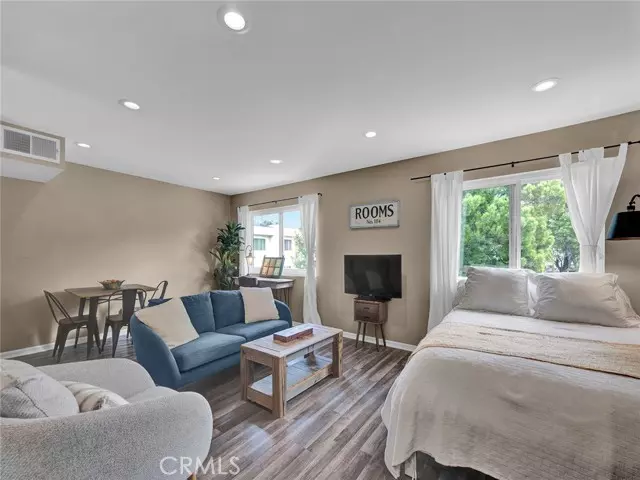 North Hollywood, CA 91605,11813 Runnymede ST 44