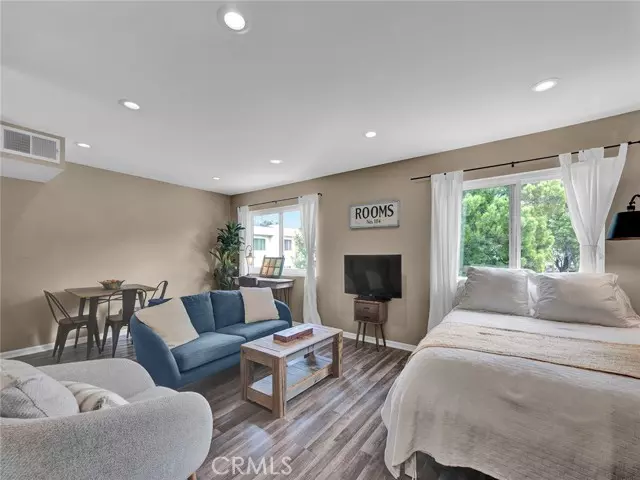 11813 Runnymede ST 44, North Hollywood, CA 91605