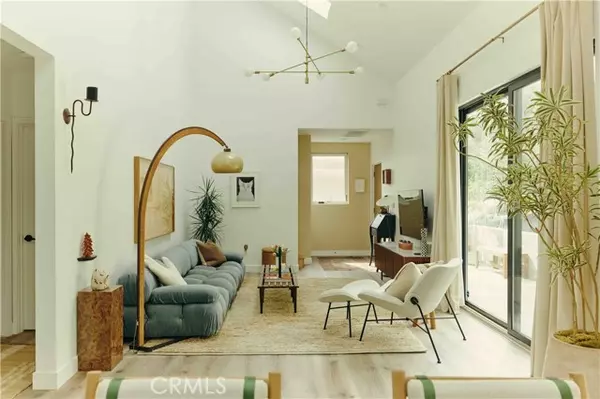 Los Angeles, CA 90042,6010 Oak Hill PL