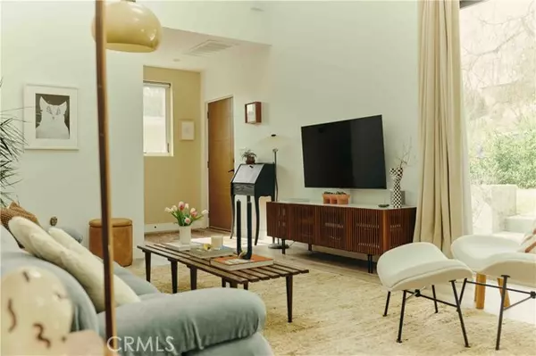 Los Angeles, CA 90042,6010 Oak Hill PL