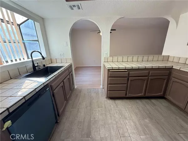 Canoga Park, CA 91303,21930 Valerio ST 15