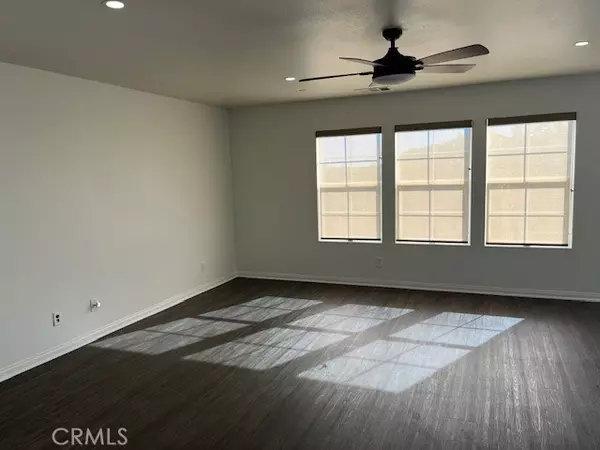 Palmdale, CA 93551,37518 Henna