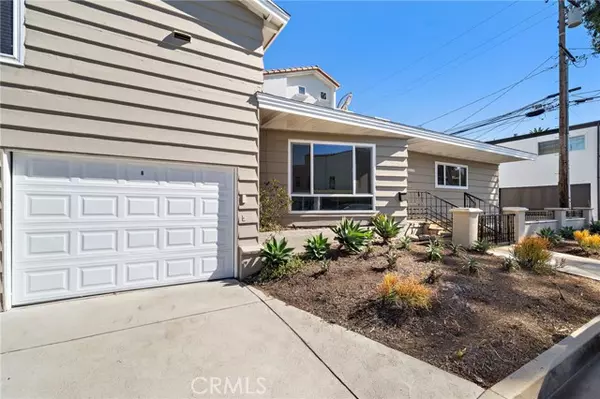 Corona Del Mar, CA 92625,3212 2nd AVE