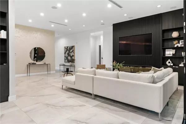 Valley Village, CA 91607,12815 Martha