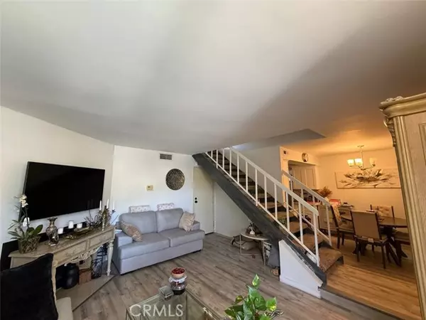 18411 Hatteras 131, Tarzana, CA 91356