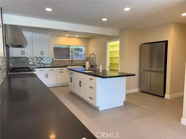 Woodland Hills, CA 91364,5368 Campo RD