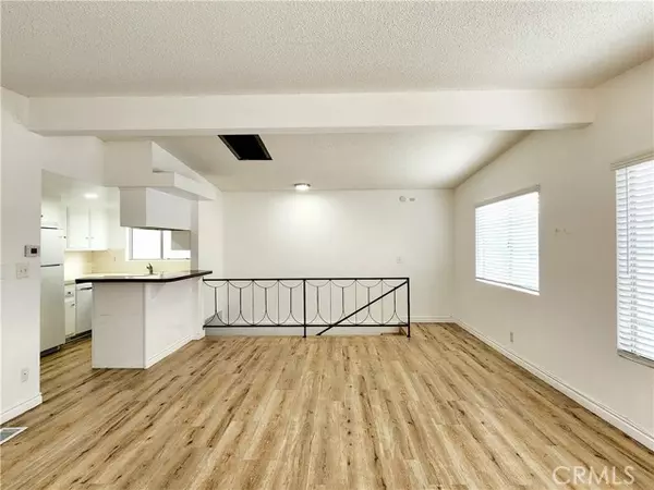 Manhattan Beach, CA 90266,326 10th PL