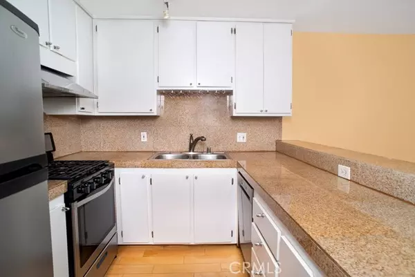 Los Angeles, CA 90068,1940 N Highland 10