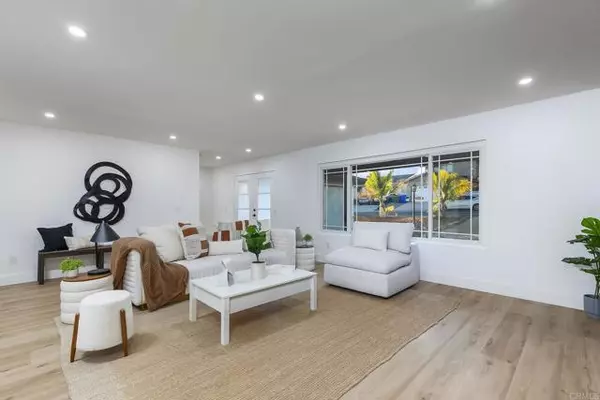 La Mesa, CA 91942,5995 BROADMOOR DR