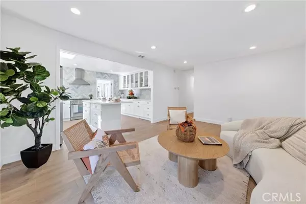 Huntington Beach, CA 92648,302 Cleveland