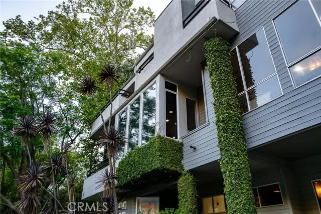 Los Angeles, CA 90077,1833 Roscomare RD