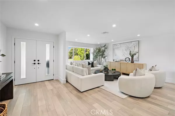 Huntington Beach, CA 92649,5262 Glenroy Dr