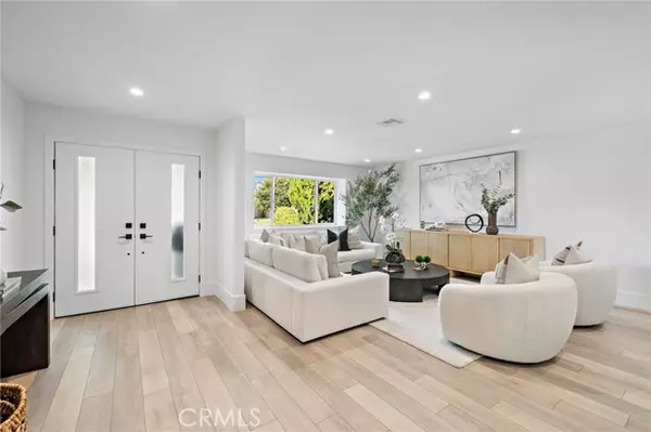 Huntington Beach, CA 92649,5262 Glenroy Dr