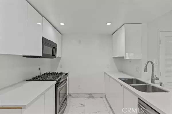 West Hollywood, CA 90069,939 Palm AVE 401