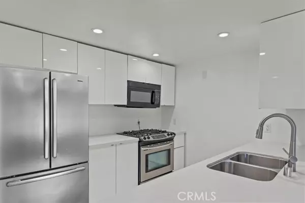 West Hollywood, CA 90069,939 Palm AVE 401