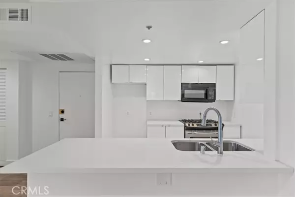 West Hollywood, CA 90069,939 Palm AVE 401