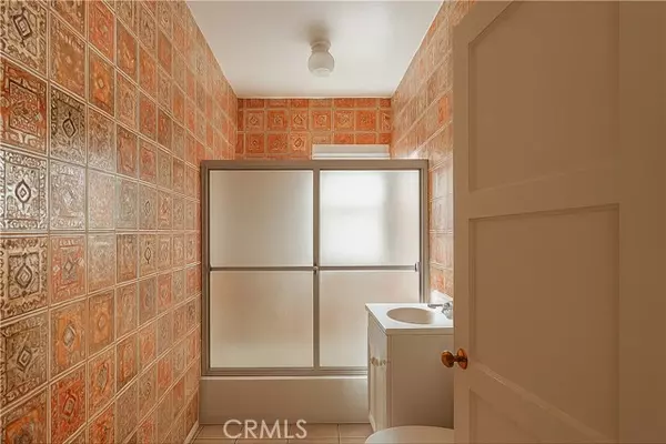 Encino, CA 91316,5052 Newcastle AVE