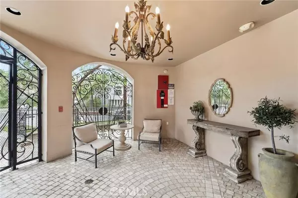 Los Angeles, CA 90069,850 N Croft 301