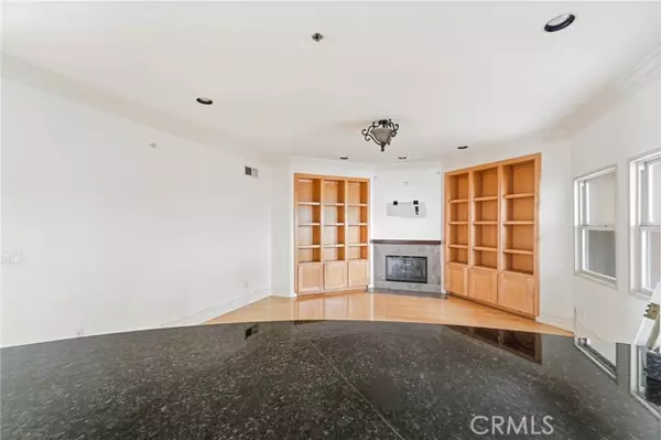 Los Angeles, CA 90069,850 N Croft 301