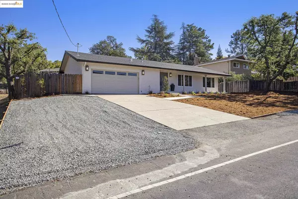 Clayton, CA 94517,980 Oak St