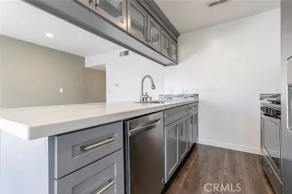 Los Angeles, CA 90068,2700 Cahuenga BLD 3104