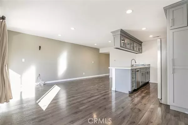 Los Angeles, CA 90068,2700 Cahuenga BLD 3104