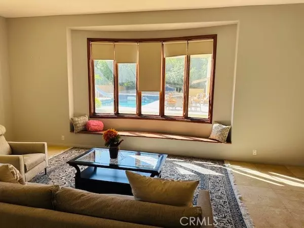 Encino, CA 91316,5230 Louise