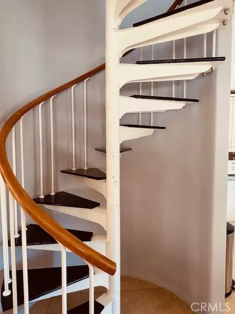 Encino, CA 91316,5230 Louise