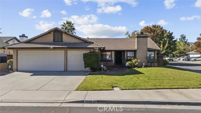 2038 Falcon AVE, Palmdale, CA 93551