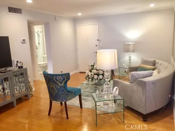 Encino, CA 91316,5400 Newcastle 16