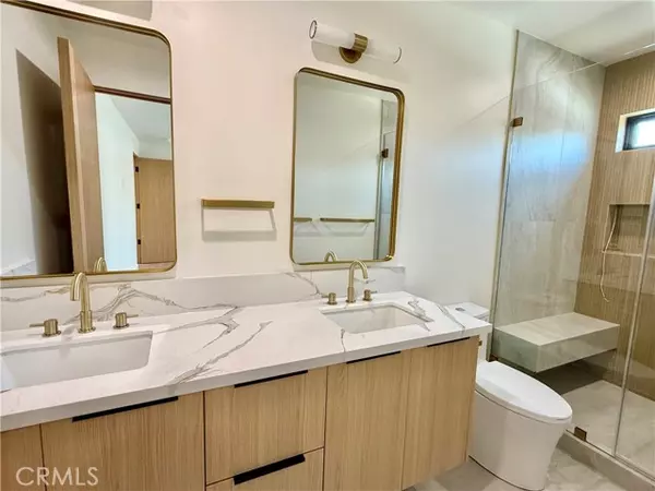 Canoga Park, CA 91303,22130 Gault ST