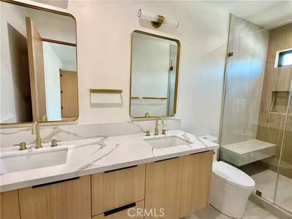 Canoga Park, CA 91303,22130 Gault ST