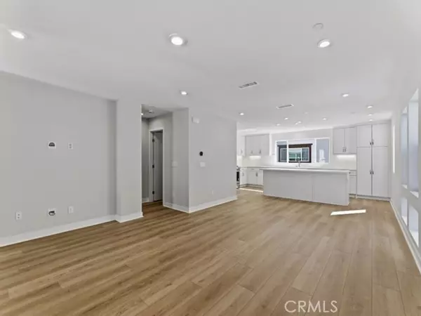 San Diego, CA 92117,4840 Canyon VW