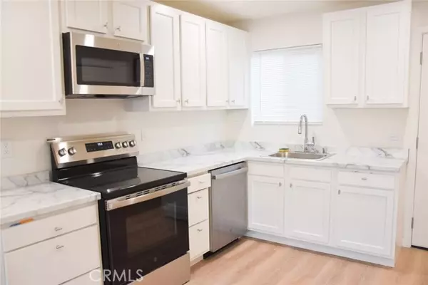 Orange, CA 92866,832 E La Veta