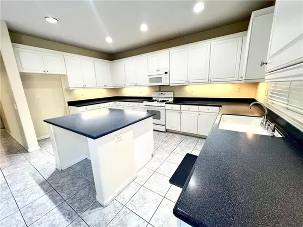 Lake Elsinore, CA 92532,32372 Whispering Willow