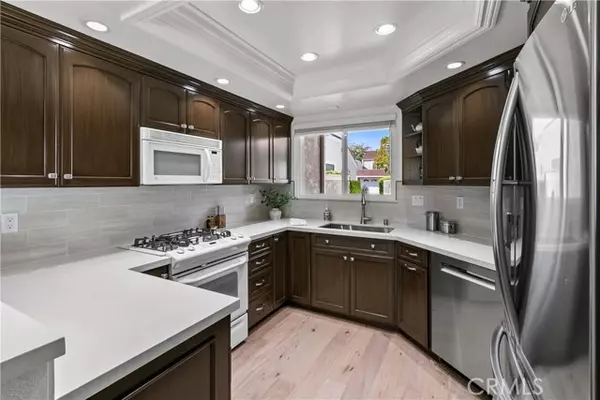 Laguna Hills, CA 92653,6 Robin Hill LN