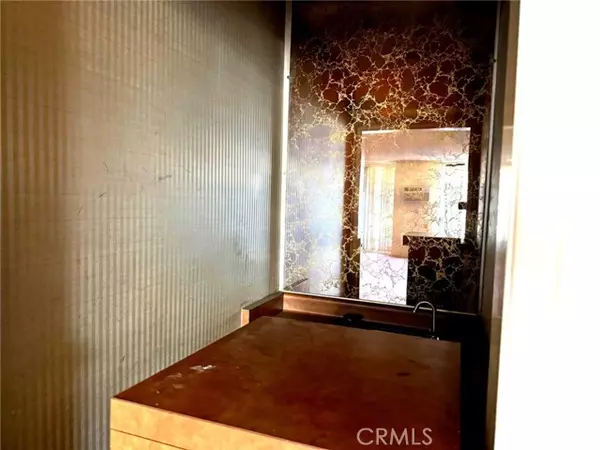 Los Angeles, CA 90020,360 S Kenmore 302