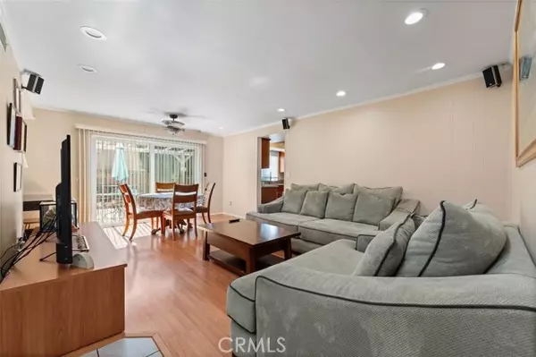 Van Nuys, CA 91406,15410 Runnymede