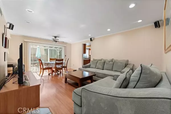 Van Nuys, CA 91406,15410 Runnymede