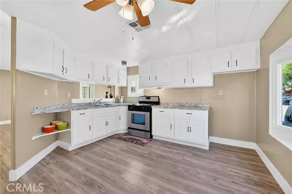 Paramount, CA 90723,6656 E Rosecrans N12