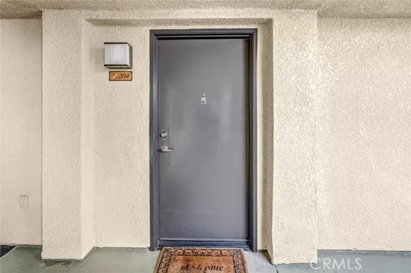 Woodland Hills, CA 91367,5535 Canoga AVE 204